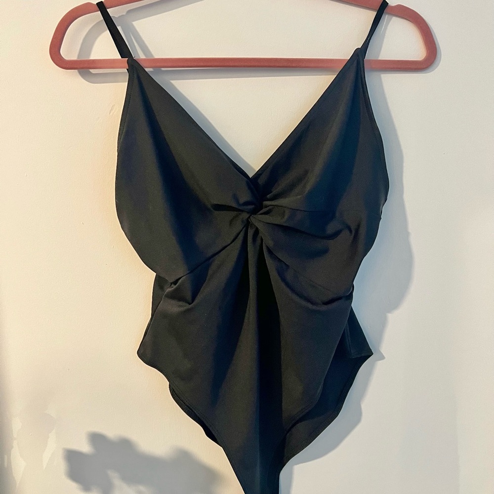 Forever 21 Black V-Neck Twist Top - Picture 1 of 5